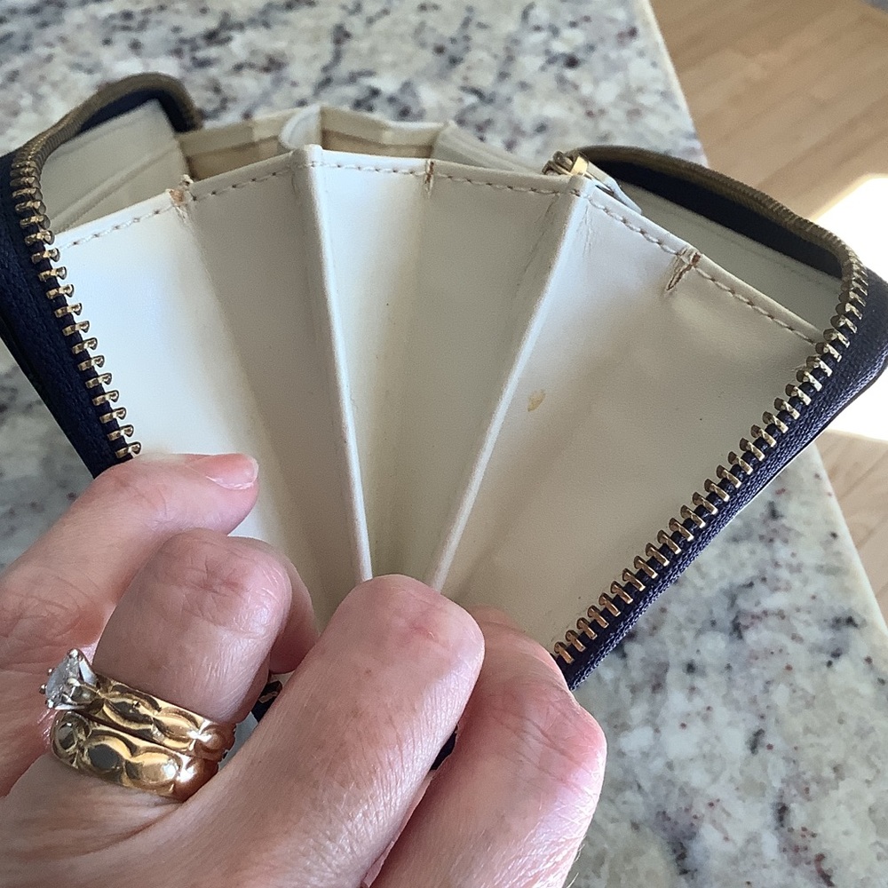🦔 Kate Spade New York Hedgehog Wallet – Rare & Playful Print! Fantastic Shape! - Picture 8 of 10